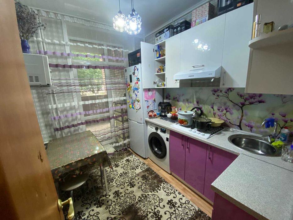 Продаётся 1-комнатная Радуга.