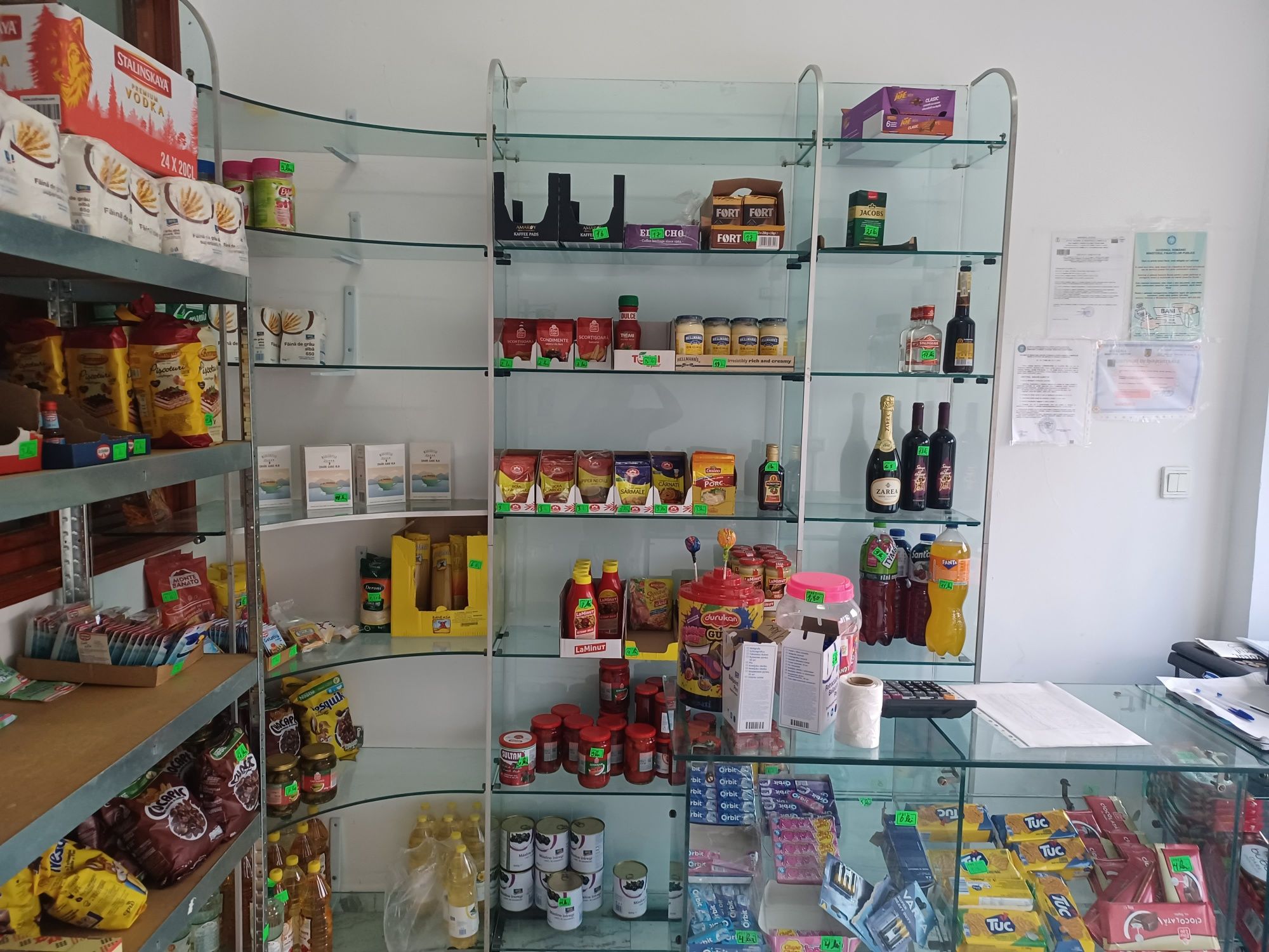 vanz rafturi de sticala in stare buna