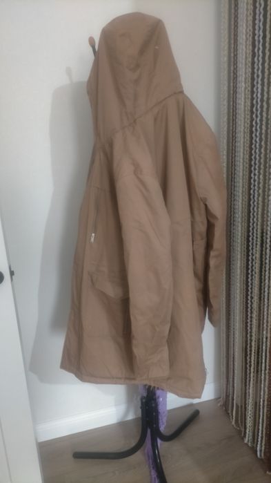 Прадается мужской женский зимний осенний куртки почти новый качественн