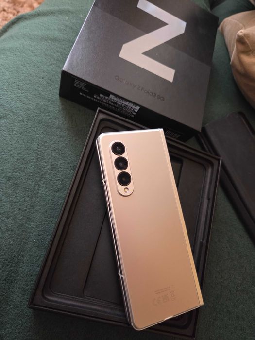 Samsung galaxy Z Fold 3
