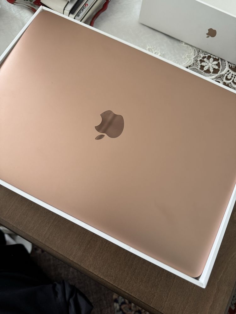 Macbook Air M1 chip 13-inch-256GB SSD 8GB unified memory