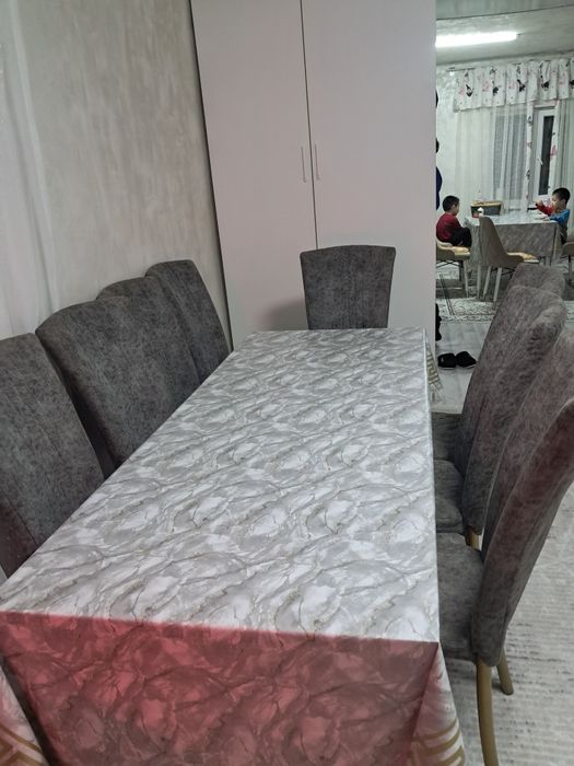 Стол со стульями