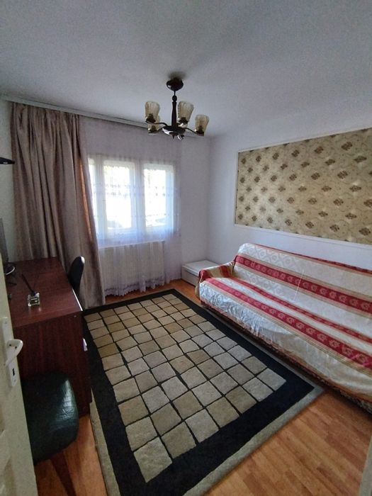 Închiriez garsoniera-apartament cu o camera