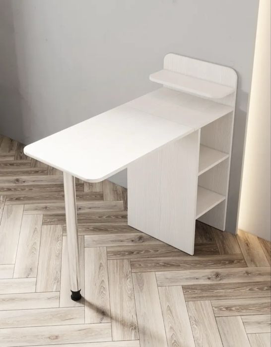 Маникюрный столик