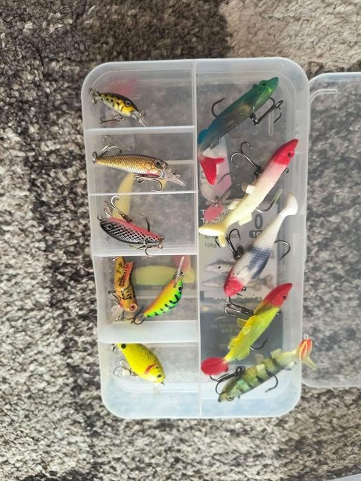 Vând chestii de pescuit