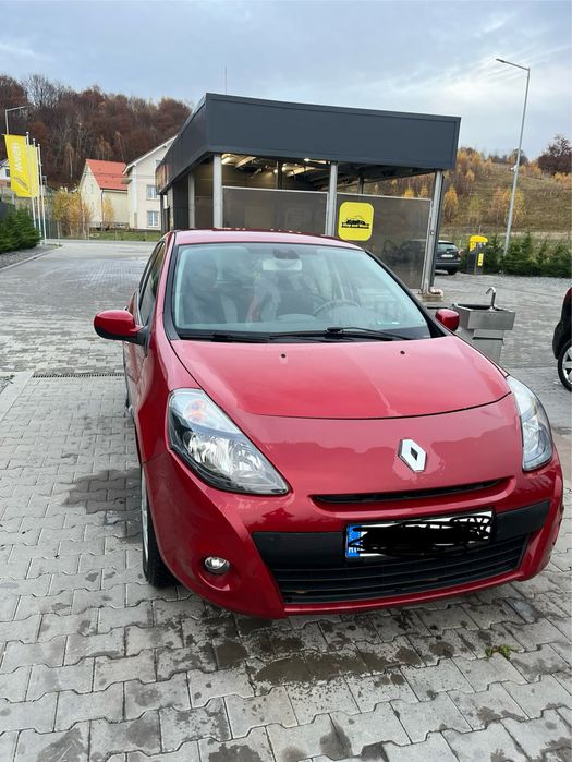 Masina Renault Clio