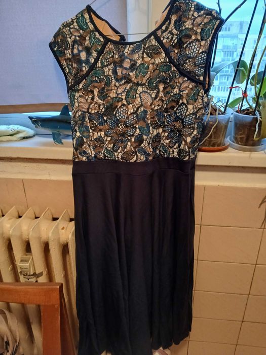 Vand rochie bonprix 40/42 cu dantela, de ocazie,90 % jerse si 10 elast