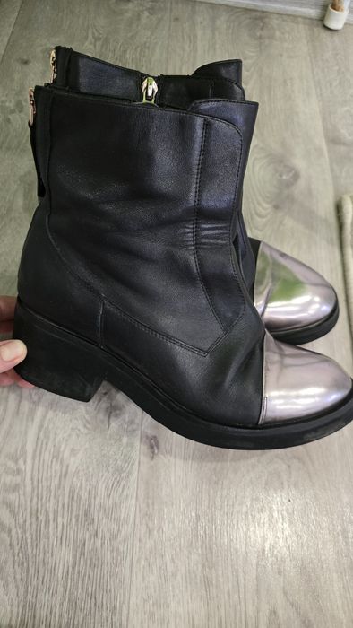 Продам ботинки женские