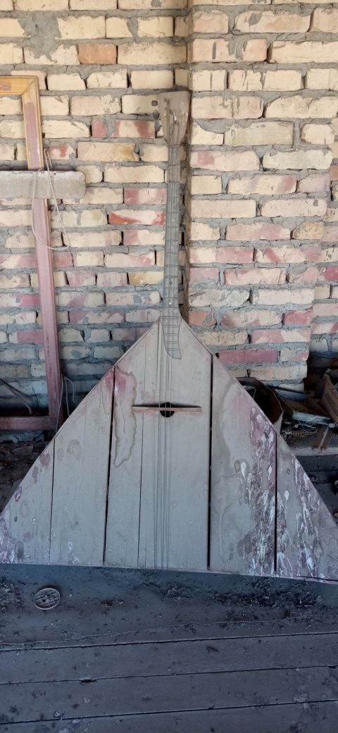 Kolleksiya gitara rubob cholgʻu asbobi  eski tarixiyduradgorlik asbobl