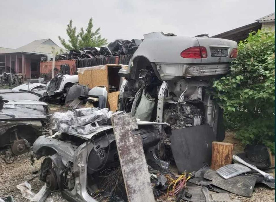 Запчасти по кузову на Mercedes Bеnz