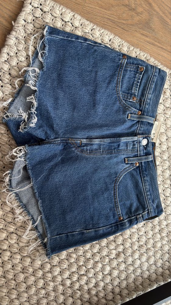Levis дамски къси панталонки 28