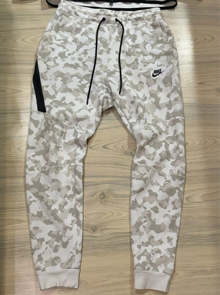 Рядък Nike Tech Fleece мъжки екип