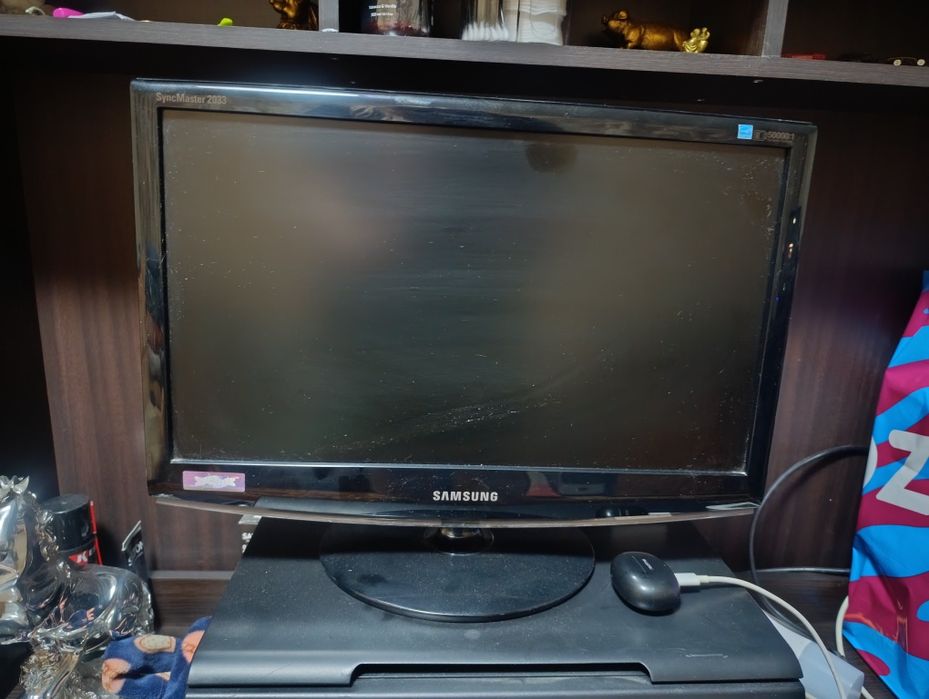 Монитор Самсунг в хорошем состоянии