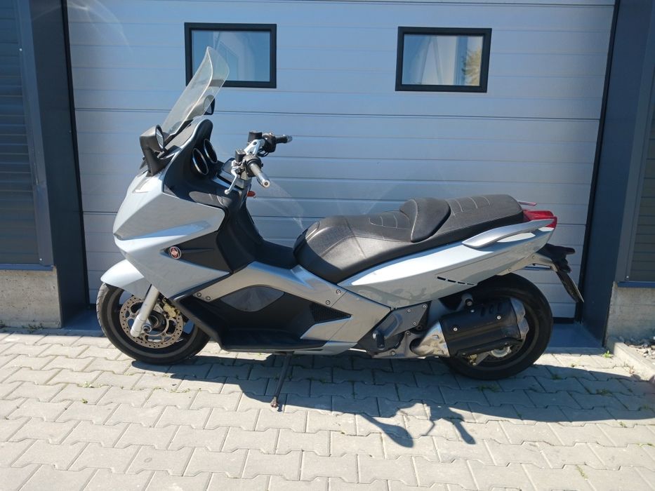 Moto M Parts Ploiesti srl vinde Gilera GP 800 maxi scuter inmatriculat