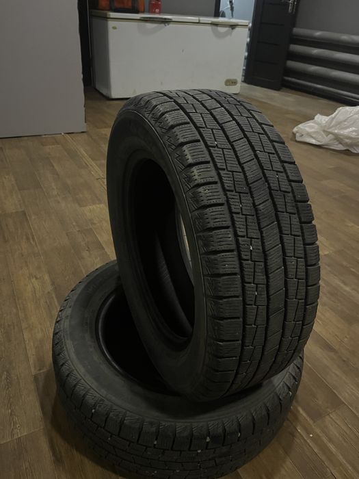 Продам зиминию резину 215/60 R16