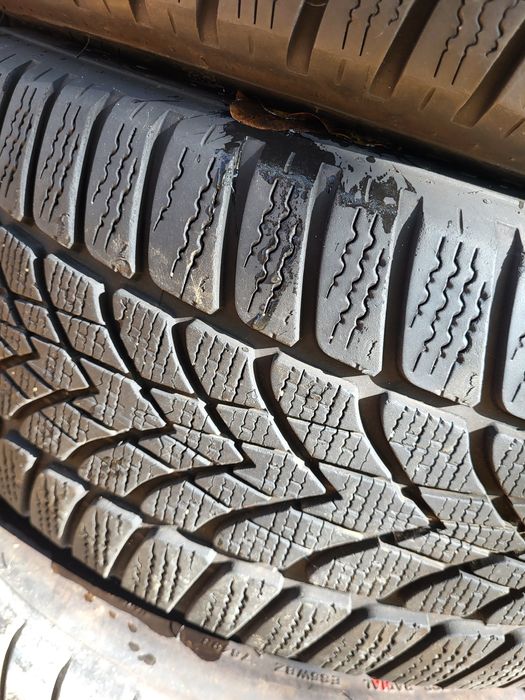 2 бр зимни 225/55/17 Dunlop Runflatt
