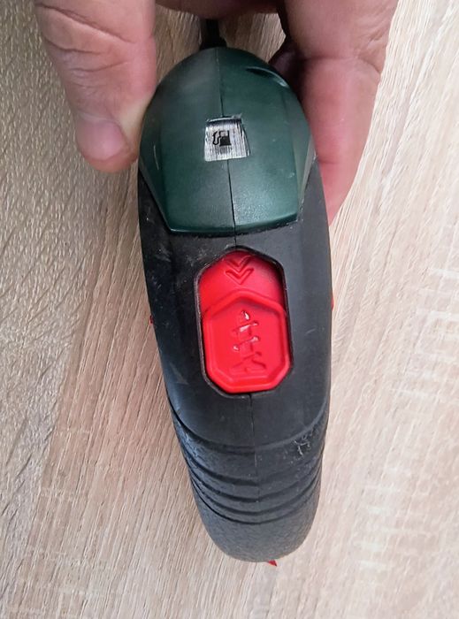 Продавам акумулаторна отвертка Bosch