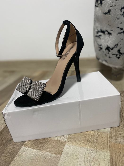 Sandale negre catifea