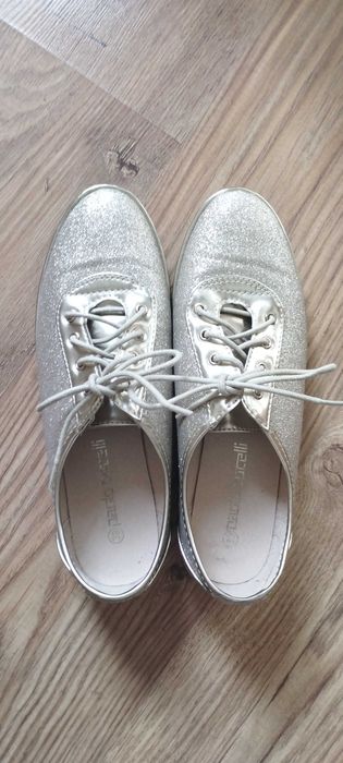 Дамски Златни обувки с връки