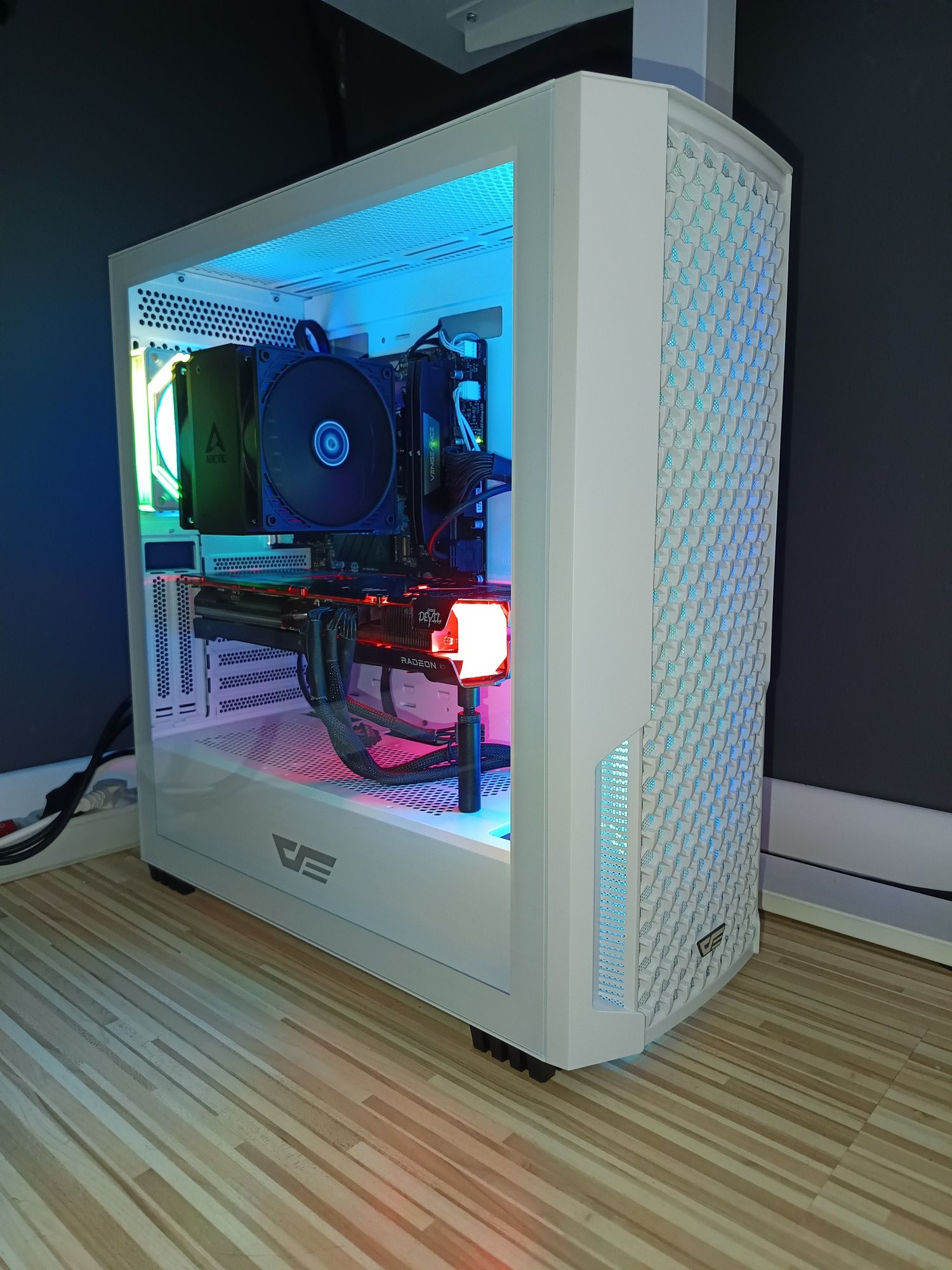 PC Gaming / Ryzen 7 7700 / RX 6700 XT 12GB / 64GB DDR5 / SSD 1TB M.2