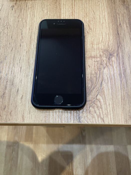 Продава iPhone 7