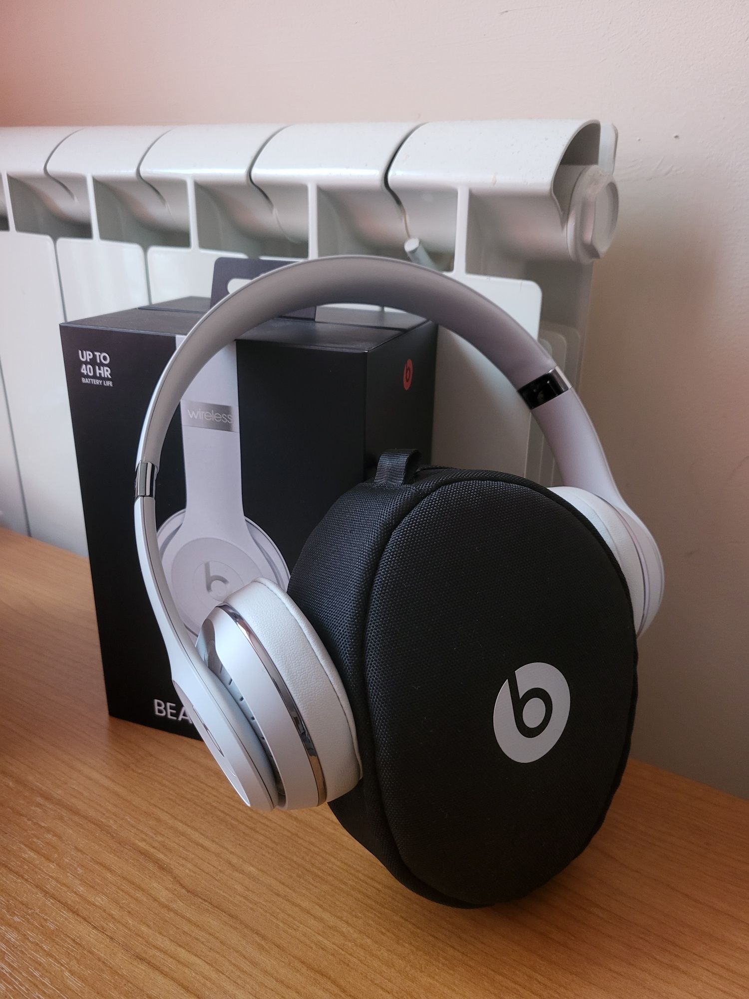 Слушалки Beats Solo 3 wireless Satin Silver, използвани само седмица