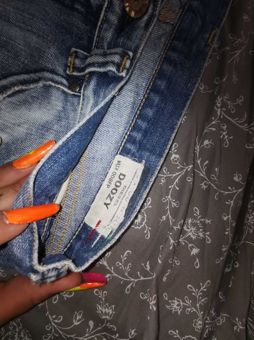 Blugi Diesel originali cu model pictat. Superbi!