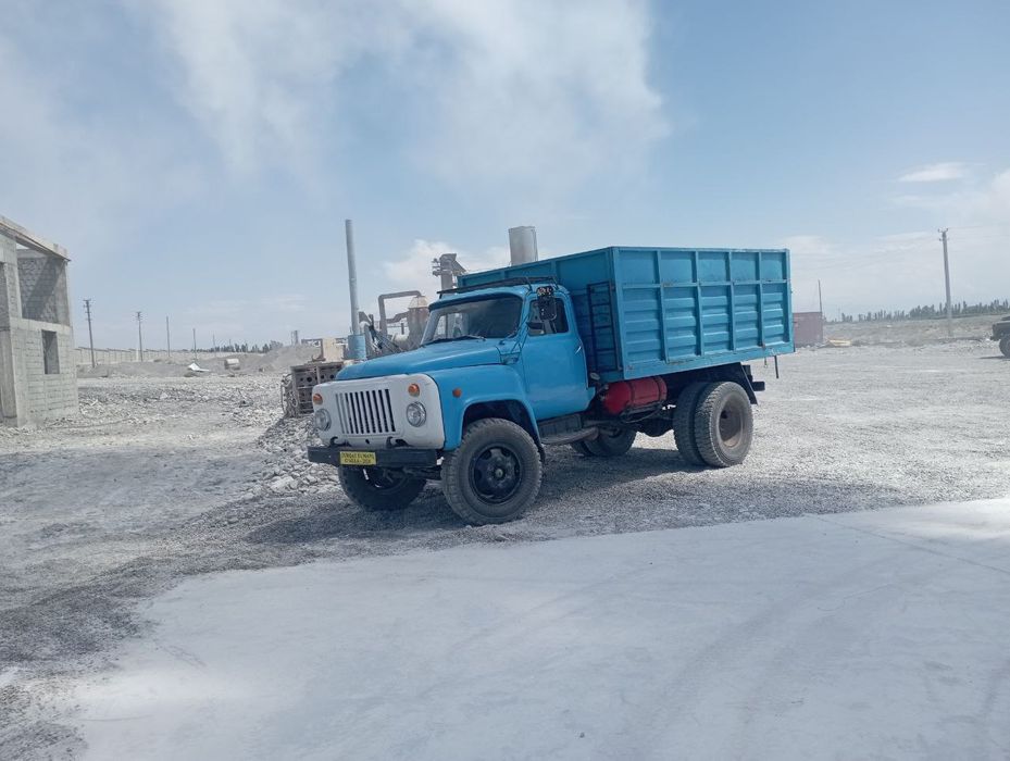 Gaz 53 srochna sotiladi
