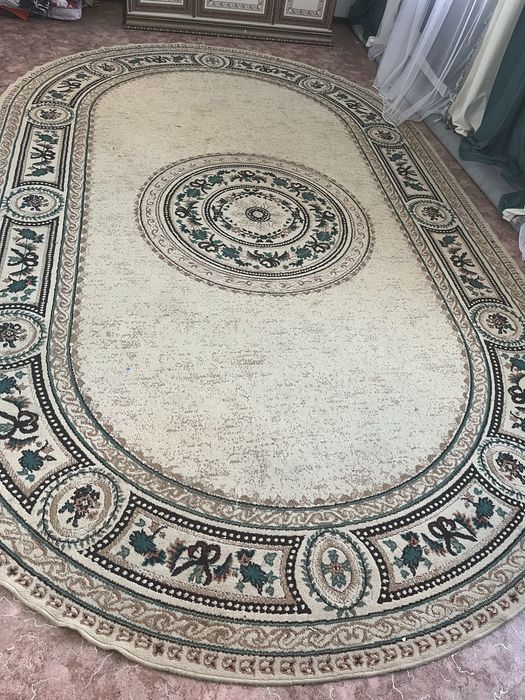 Продам ковер овальный  !  Б/у! Чистый!