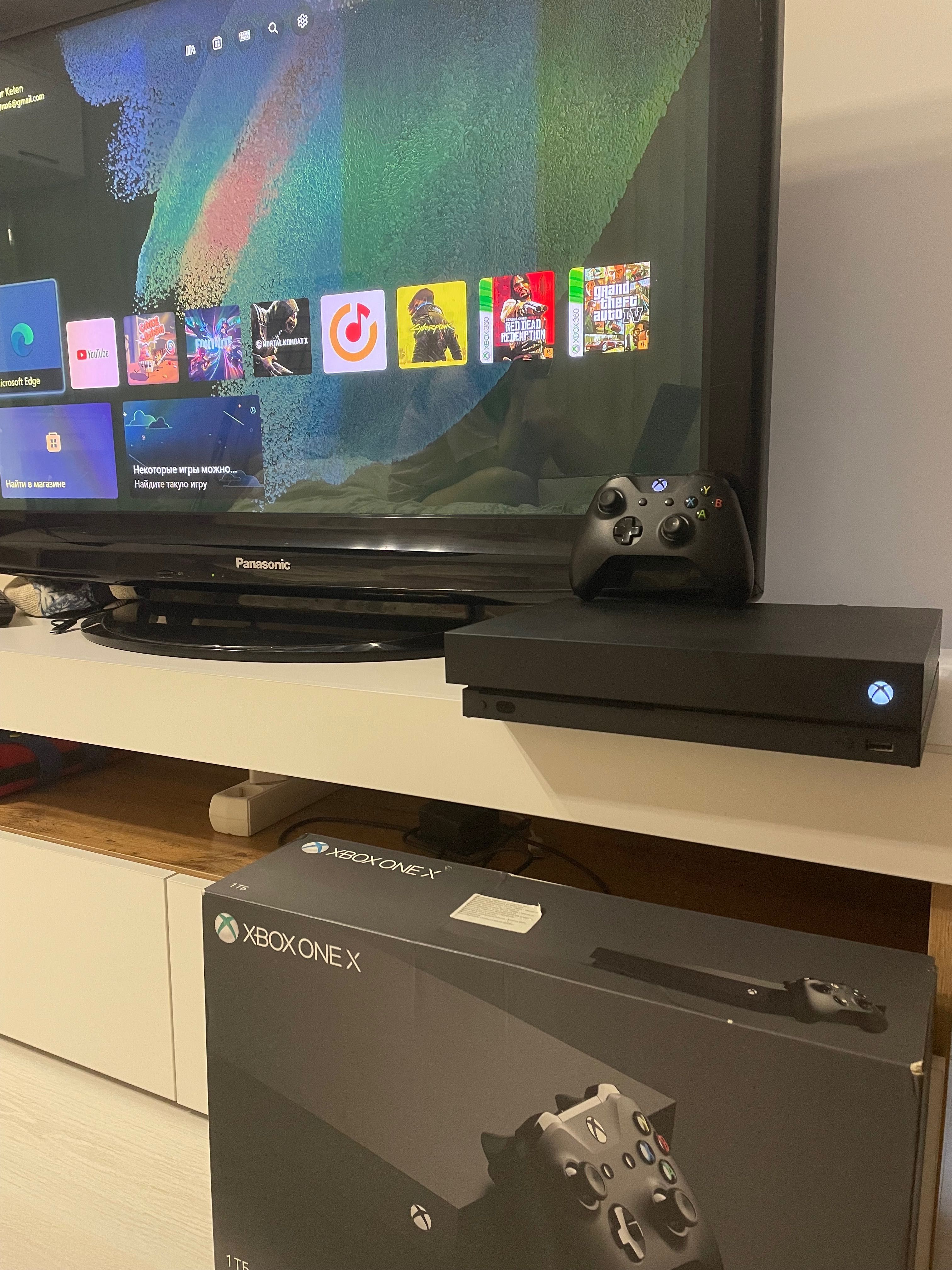 Xbox One X (С коробкой, геймпад, незабанен, все работает)