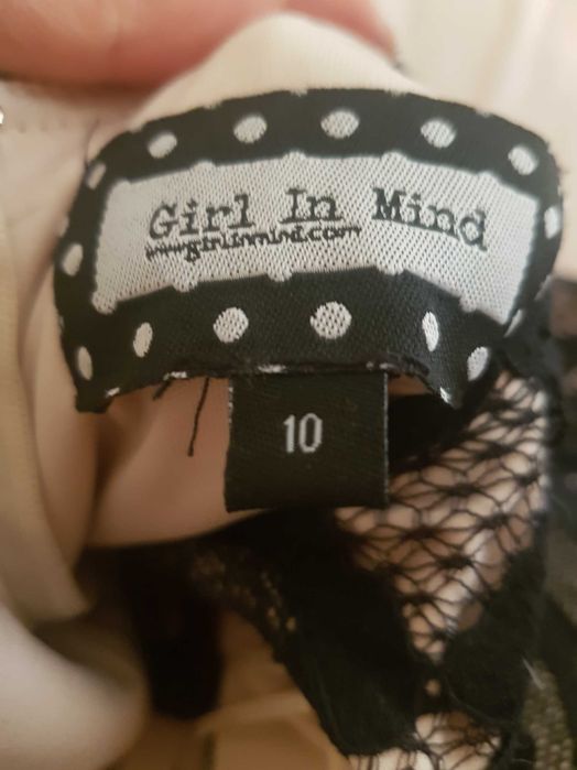 Парти Рокля по тялото с твърда чашка и дантела.