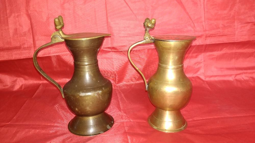 Vand set 2 mini-carafe vechi din bronz masiv