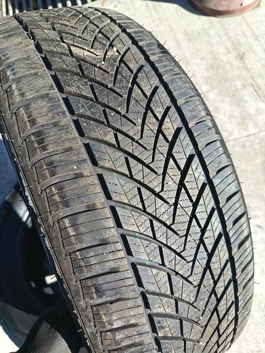 2бр всесезонни гуми 215/60r17