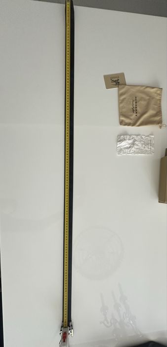 Curea Burberry nou