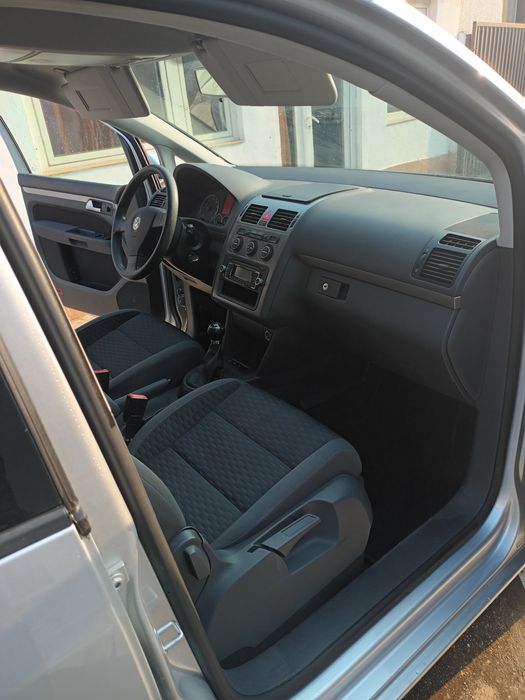 Vând vw touran 1,4 benzină,140 cp,euro 5,recent înmatriculat.