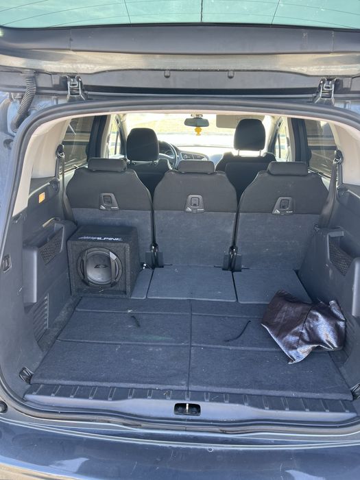 PEUGEOT 5008 5 LOCURI 2011 diesel perfecta stare