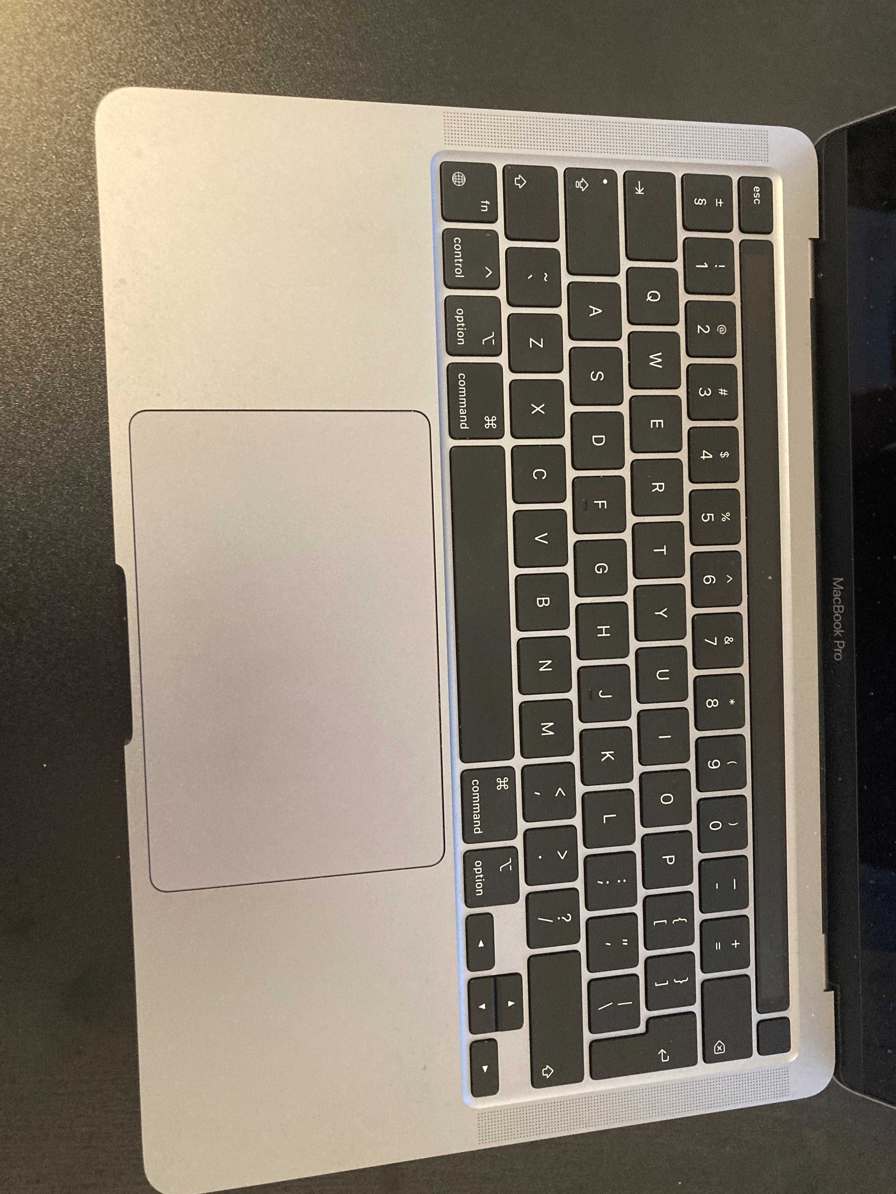 MacBook Pro 13" M1, 8GB RAM, 512GB SSD – stare excelentă