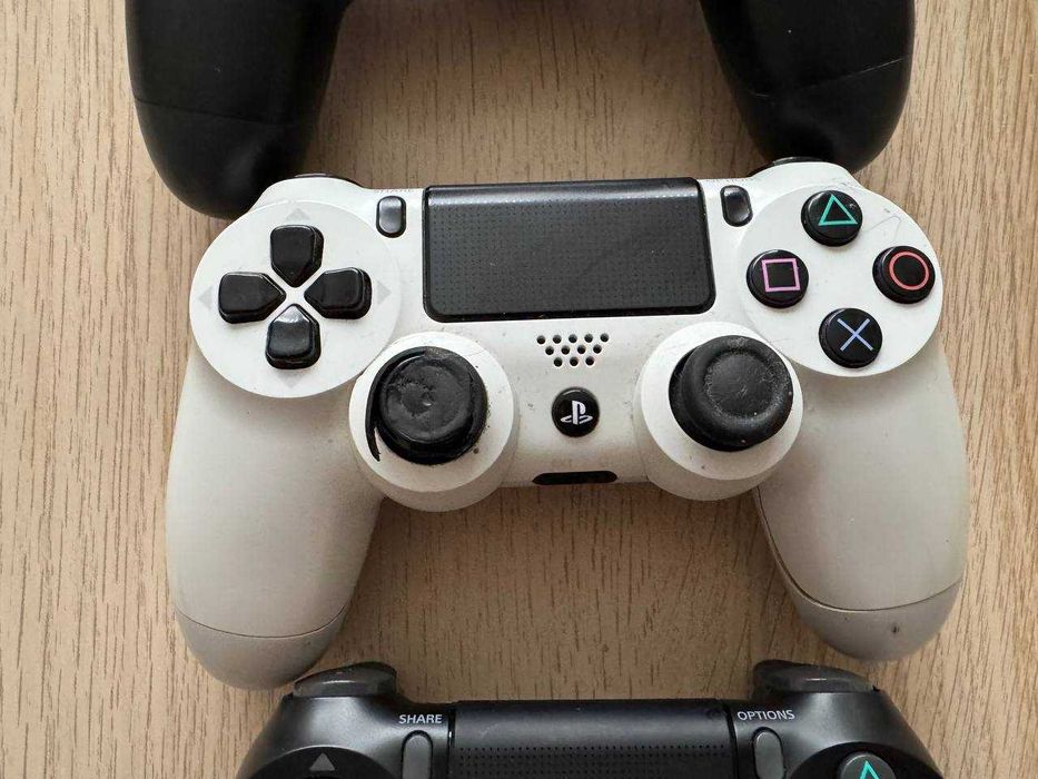 Контролер Sony DualShock 4