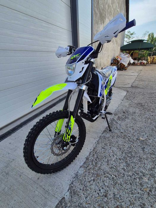Motocicleta cross enduro offroad Barton NXT150 cc 4T (ROTI 19" - 16")