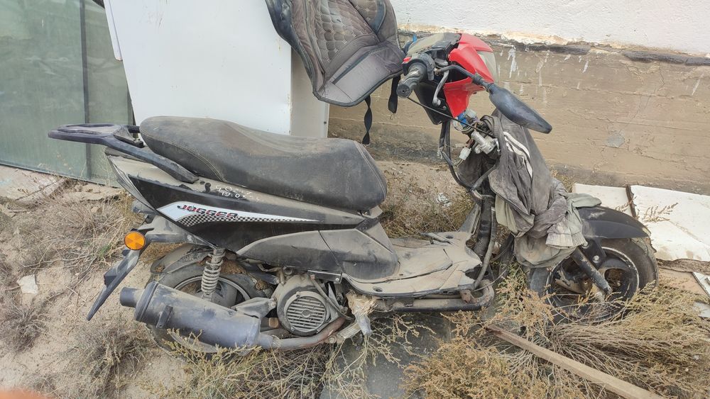 Скутер сатылады.