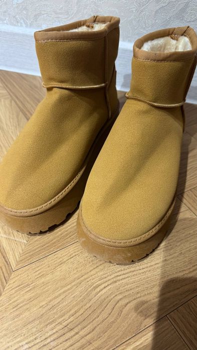 Продаётся новые сапоги уги