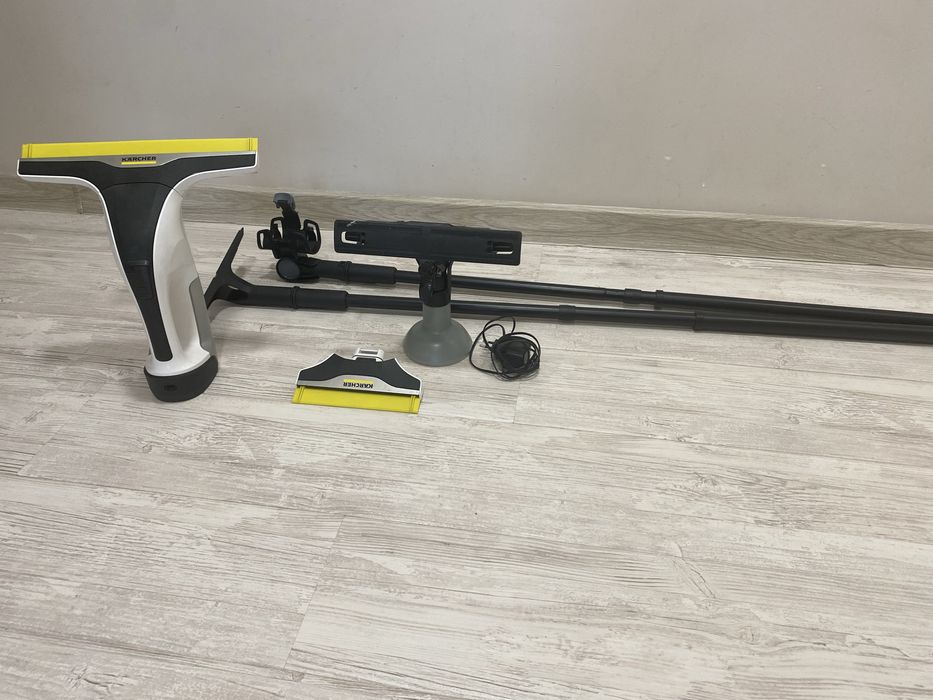 Стъклочистачка Karcher. Има и удължители.