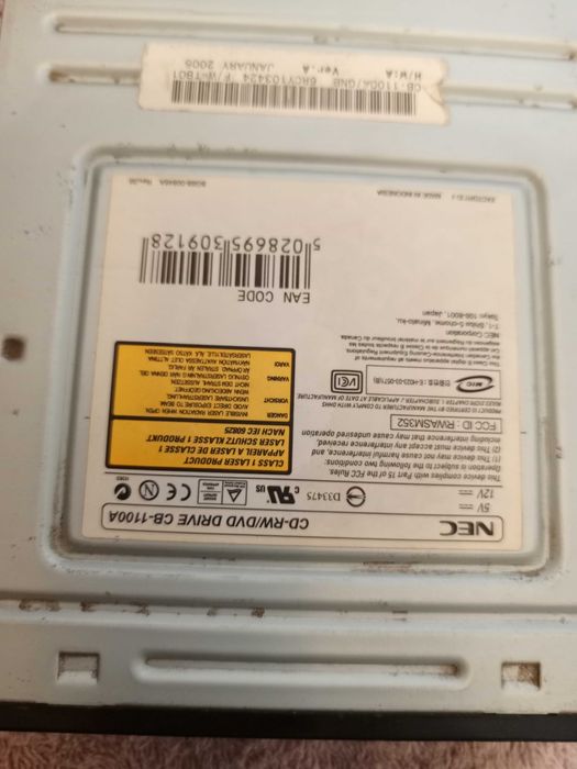 Дисковод на компьютер.Рабочий. читает DVD и пишет  CD