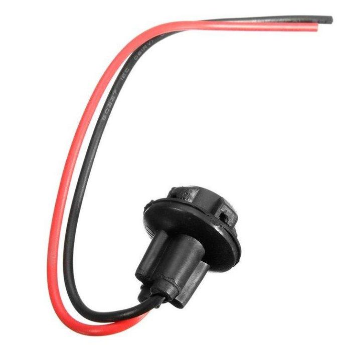 фасунга за безцокълна крушка т10 w5w с кабел 2броя  vertex