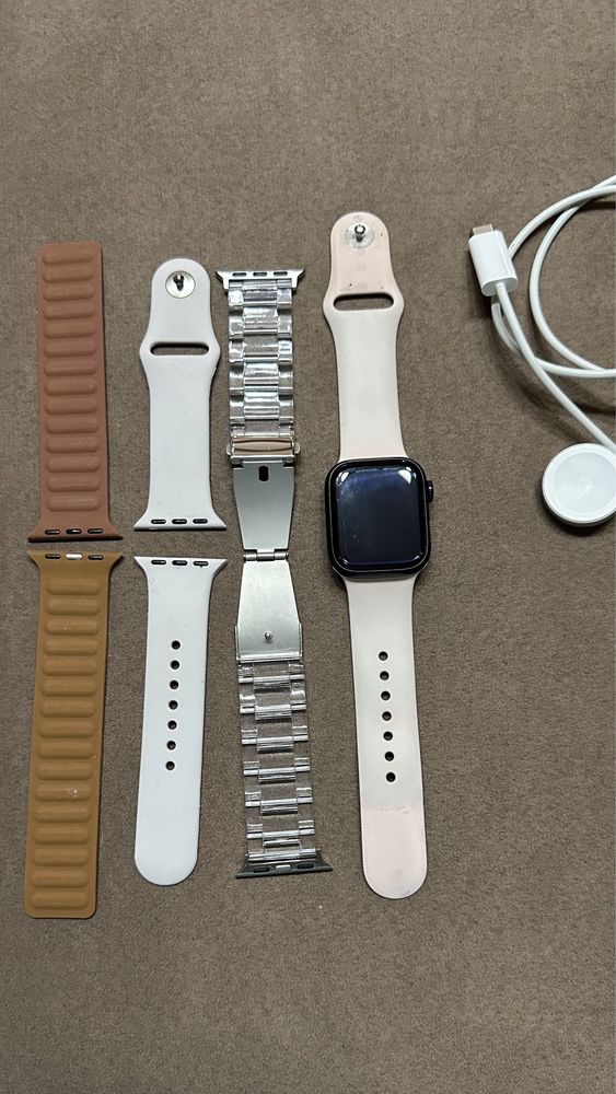 Apple watch 7 41mm с допълнителни каишки