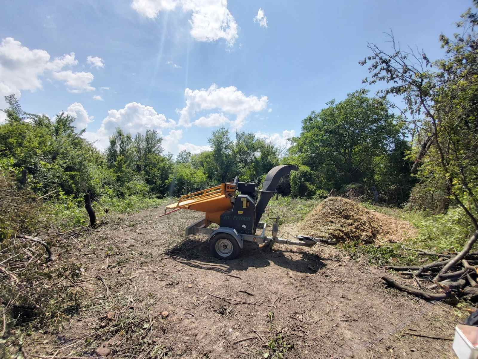 Услуги с Багер, Самосвал , Дробилка и Вишка.