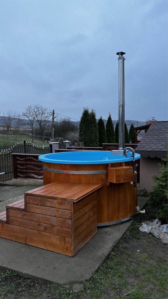 Ciubar jacuzzi din fibra