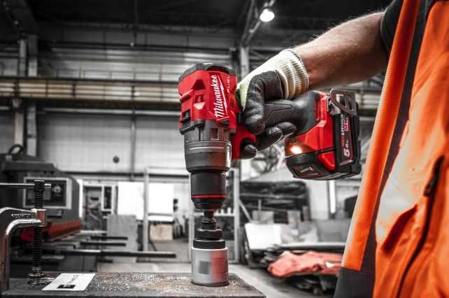 ПОД НАЕМ Акумулаторен винтоверт Milwaukee M18FPD3-0X/ гр. Казанлък