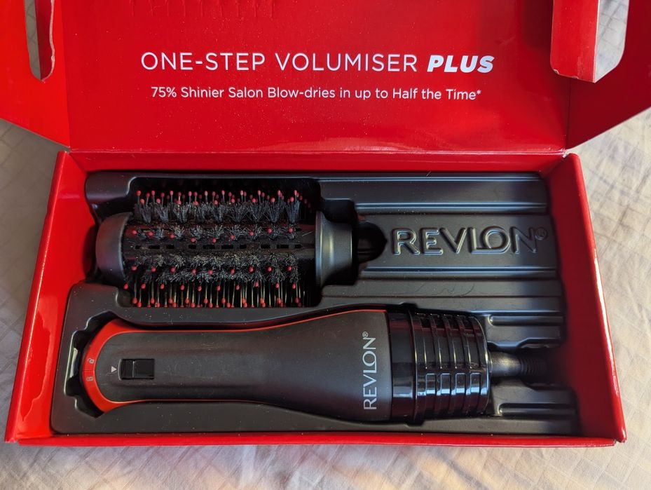 Revlon ВНОС Англия последен модел  one step volumiser plus сешоар четк