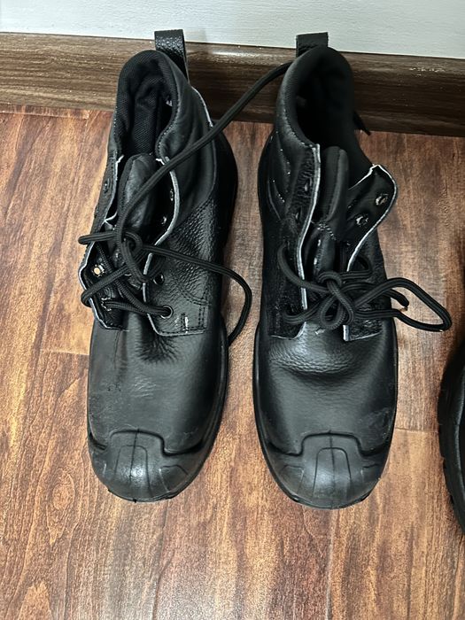 Черные Хозяйственные Ботинки - Ваш Надежный Помощник!